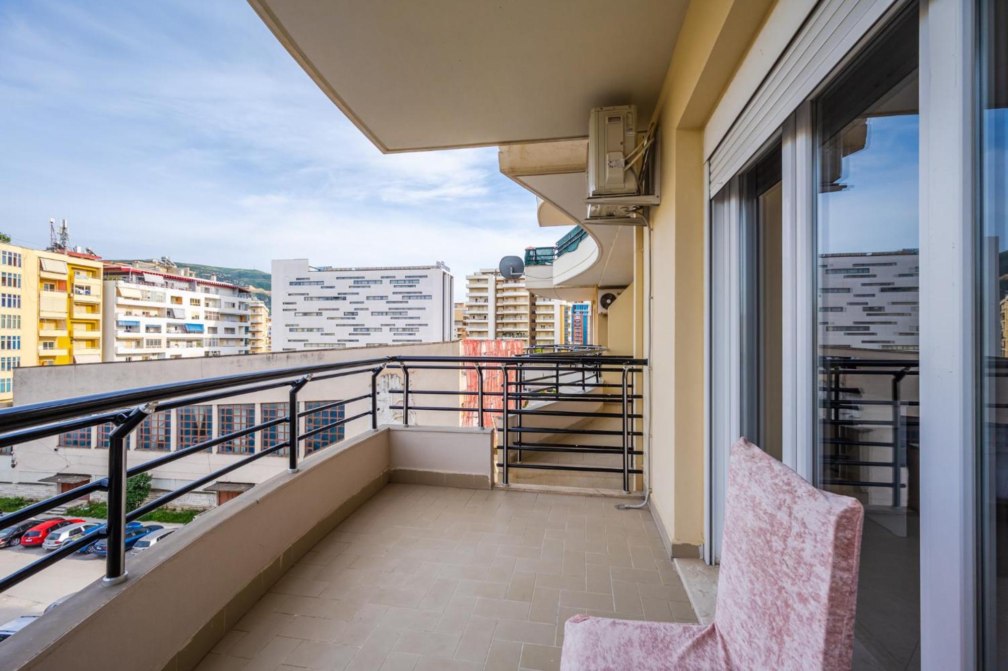 City Center Apartments By Kondo Stays Вльора Екстер'єр фото