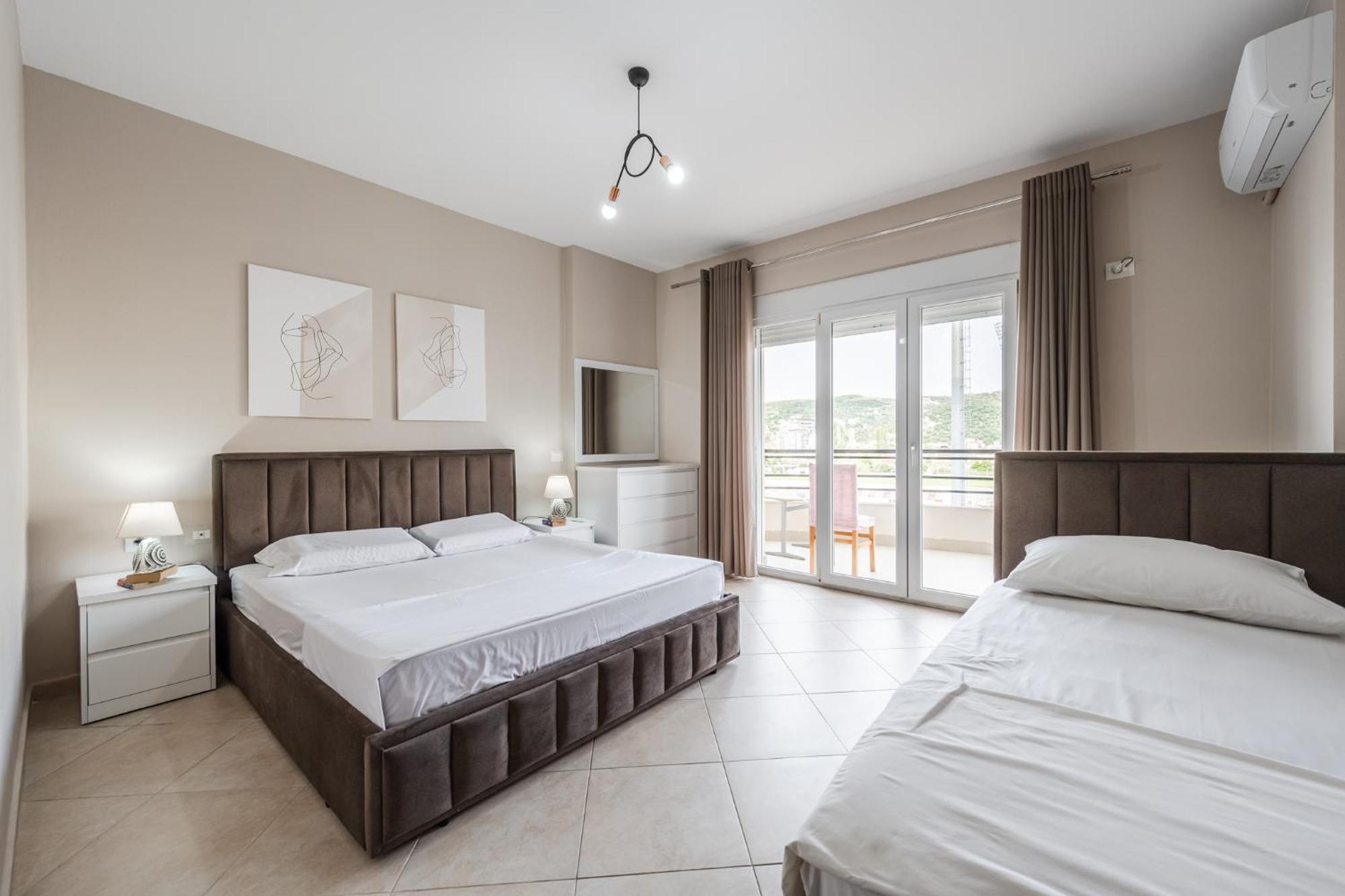 City Center Apartments By Kondo Stays Вльора Екстер'єр фото