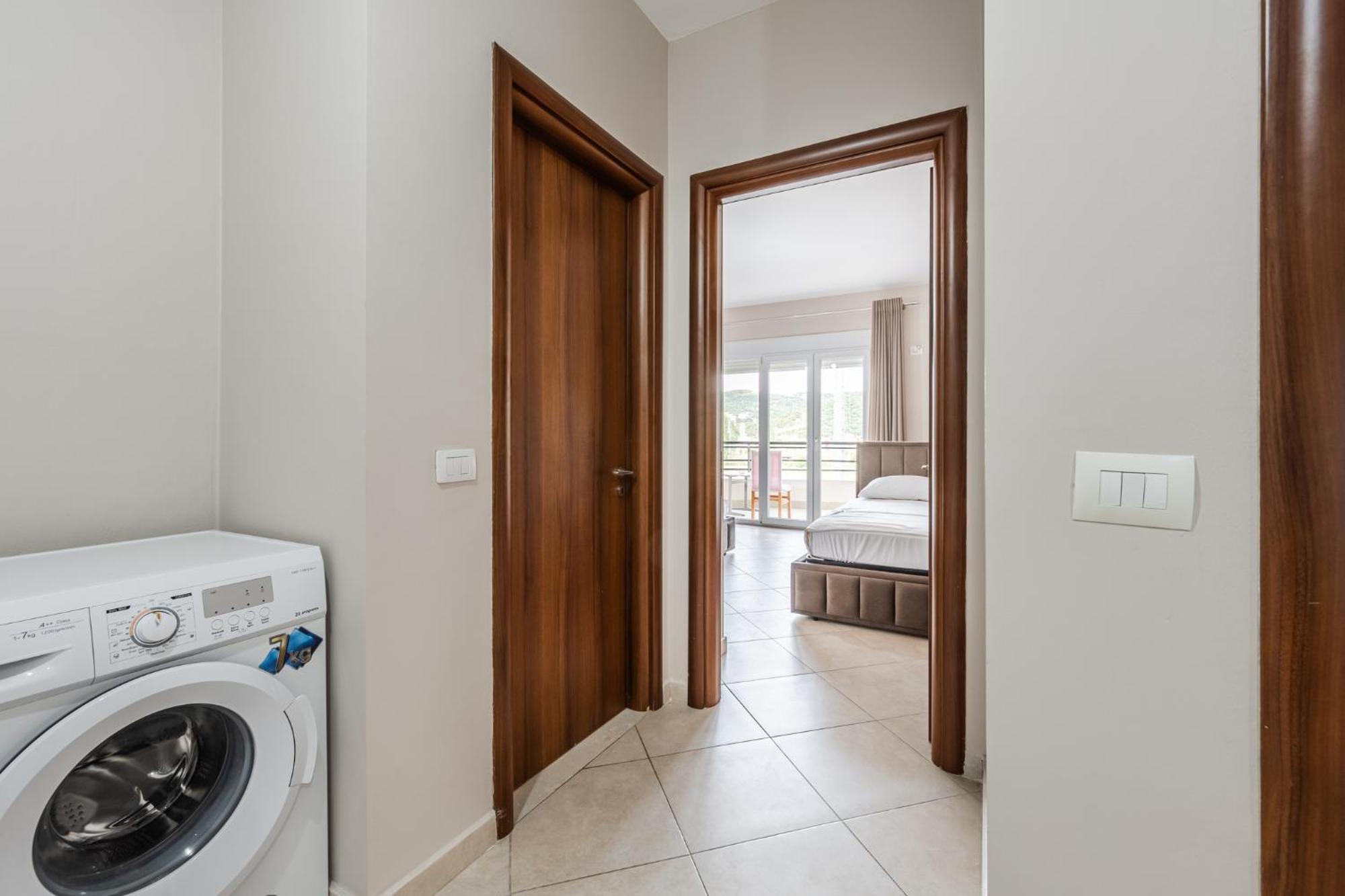 City Center Apartments By Kondo Stays Вльора Екстер'єр фото