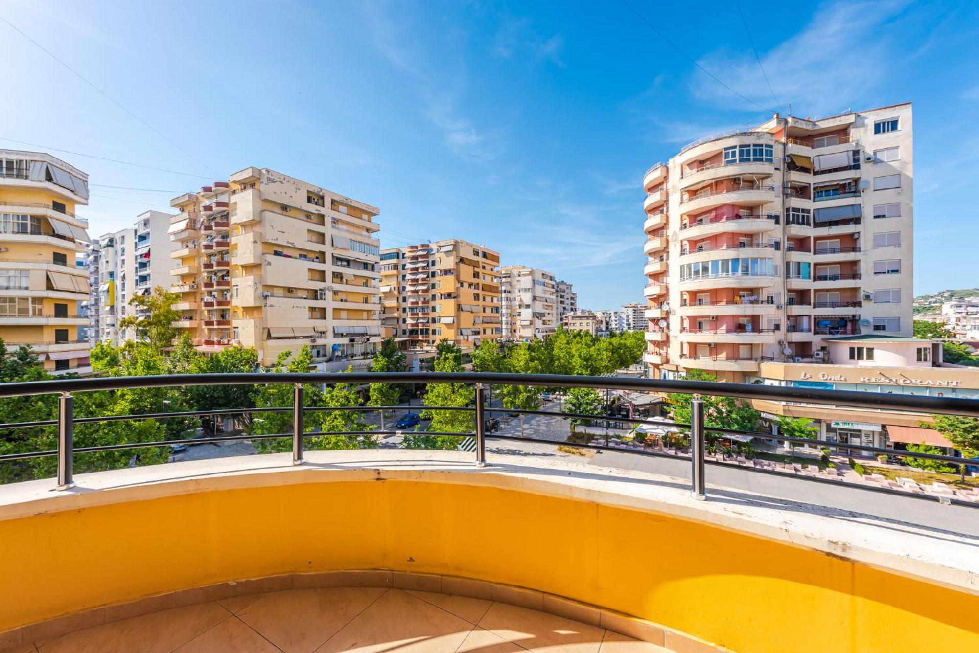 City Center Apartments By Kondo Stays Вльора Екстер'єр фото