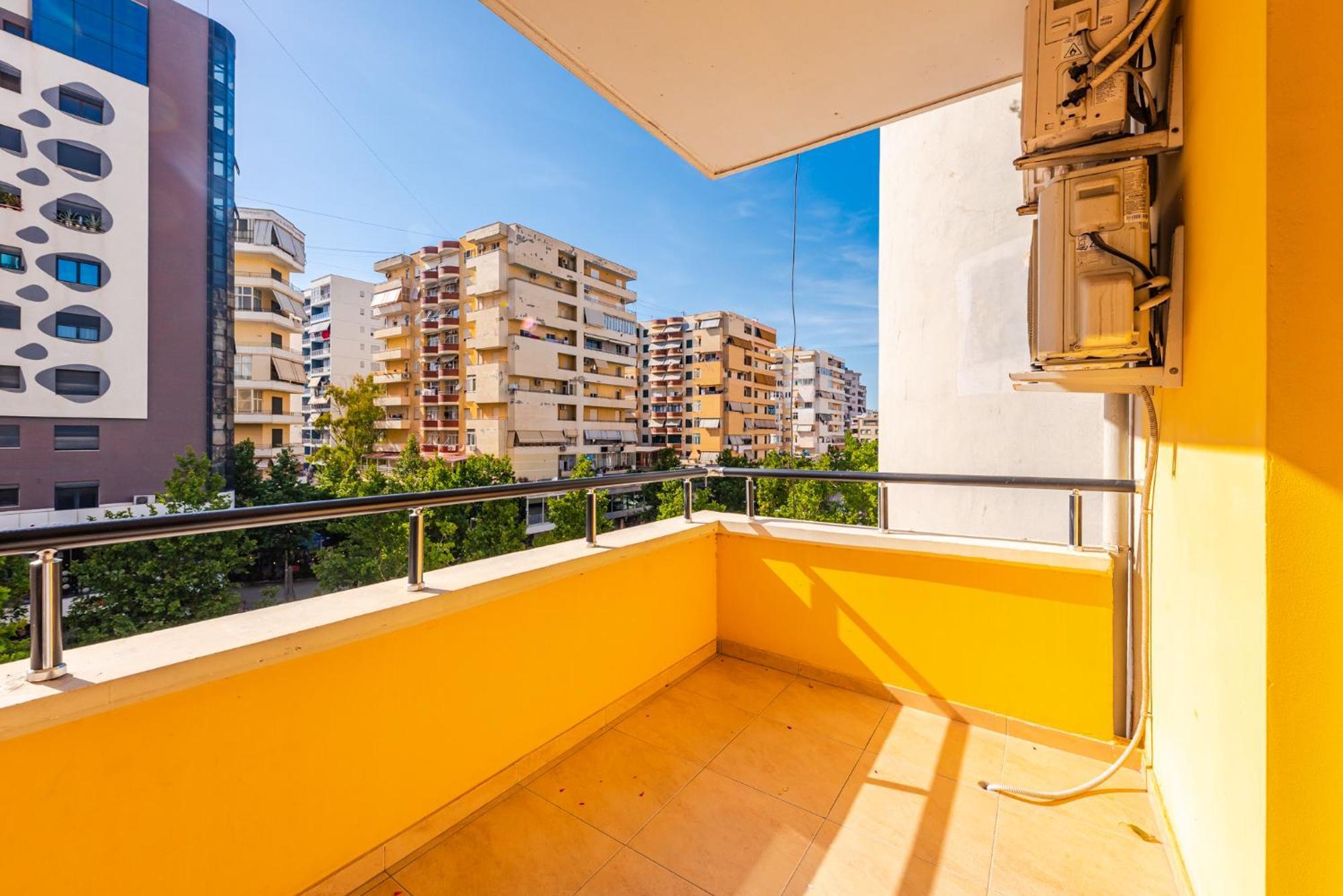 City Center Apartments By Kondo Stays Вльора Екстер'єр фото