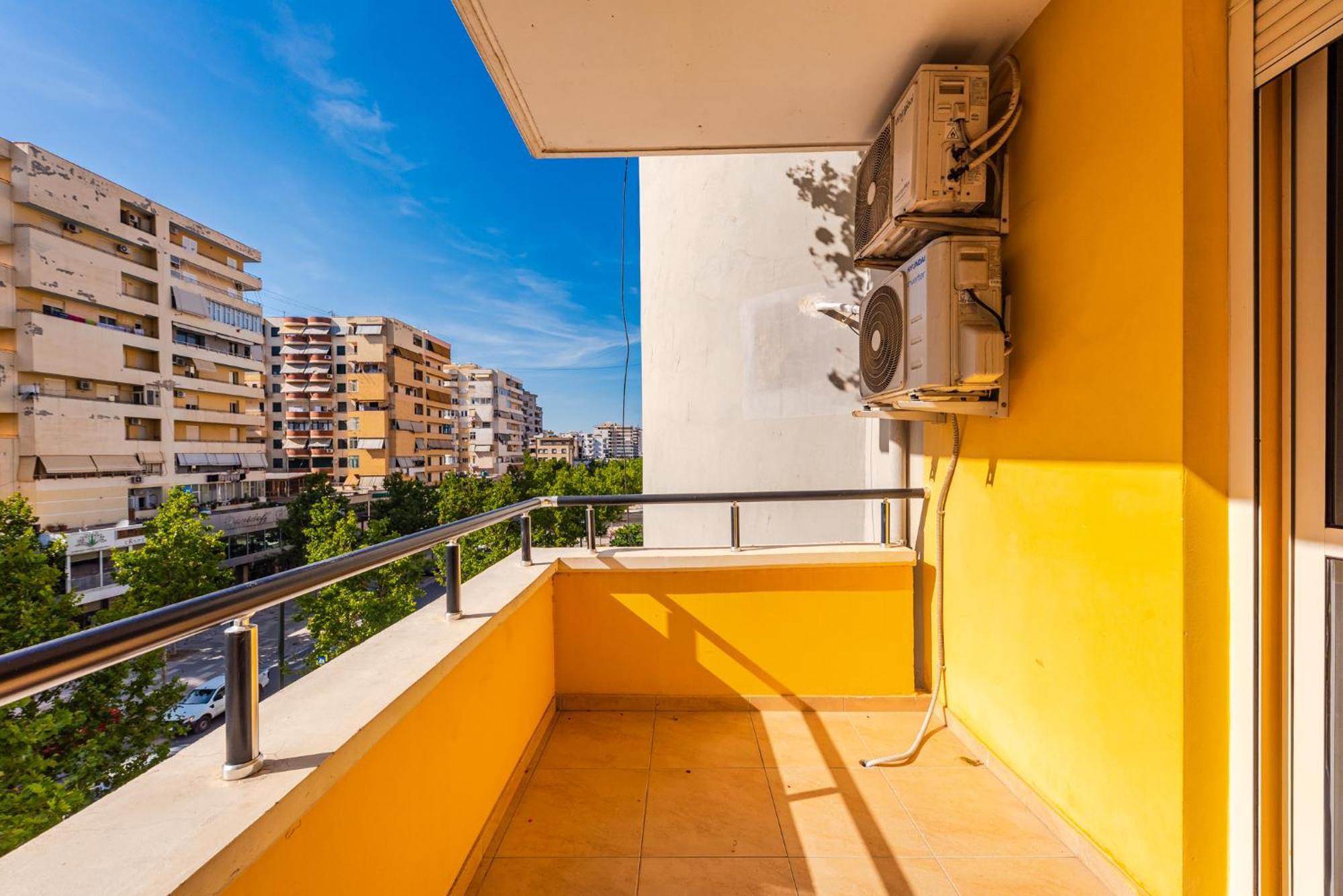 City Center Apartments By Kondo Stays Вльора Екстер'єр фото